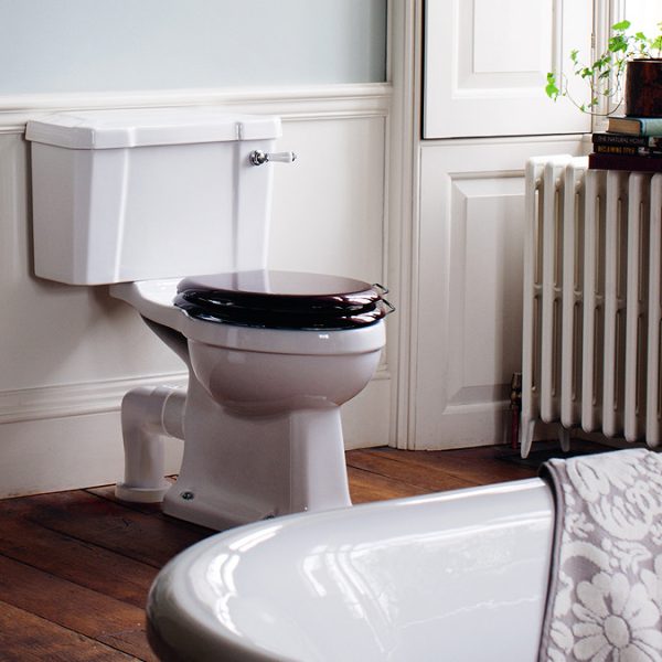 Burlington Close Coupled Traditional Toilet   Ceramic Lever Flush - Image 3