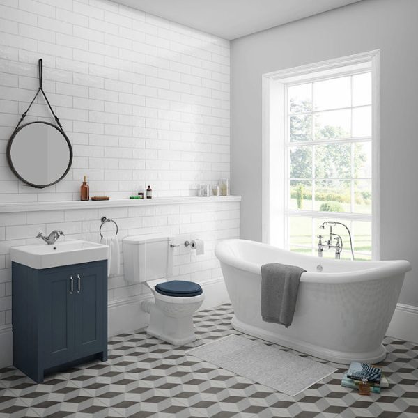 Chatsworth Close Coupled Traditional Toilet + Soft Close Seat - Image 4