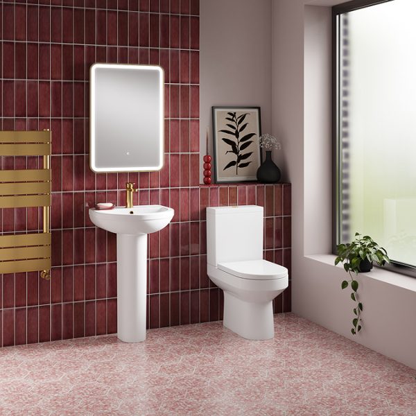 Metro Rimless Close Coupled Toilet with Soft Close Seat (Brushed Brass Flush + Hinges) - Image 4