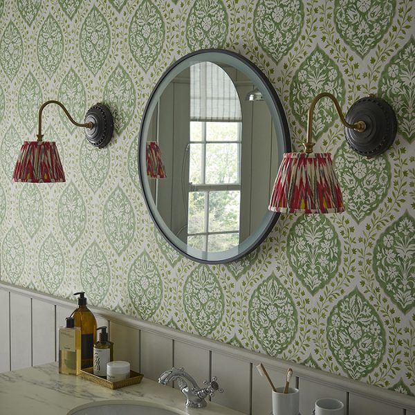 Heritage Newick Black 590mm Illuminated Circular Mirror with Demister Pad - Image 2