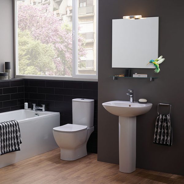 Ideal Standard Tesi AquaBlade Close Coupled WC + Seat - Image 2