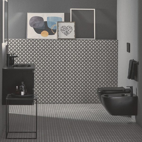 Ideal Standard Tesi Silk Black AquaBlade Wall Hung WC + Soft Close Seat - Image 7