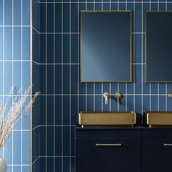 Venice Brushed Brass 500 x 800mm Rectangular Mirror - Image 4