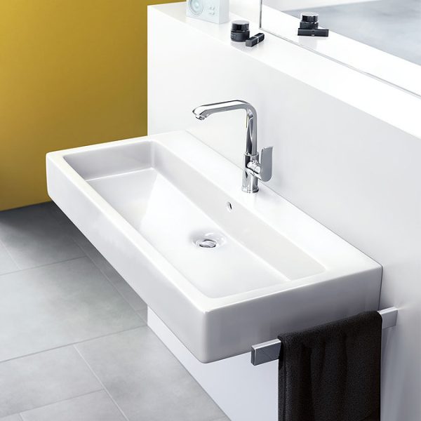 hansgrohe Metris Single Lever Basin Mixer 230 with Swivel Spout and Pop up Waste - Image 3