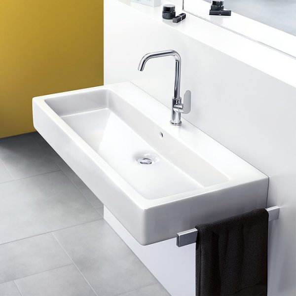 hansgrohe Focus Single Lever Basin Mixer 240 with Swivel Spout and Pop up Waste - Image 2