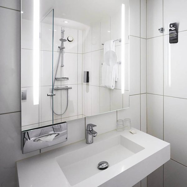Grohe Eurosmart Cosmopolitan Mono Basin Mixer with Pop up Waste - Image 2