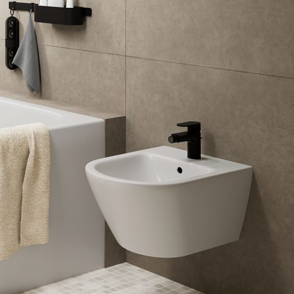 hansgrohe Vernis Blend Single Lever Bidet Mixer with Pop up Waste   Matt Black - Image 3