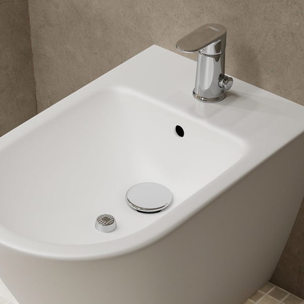 hansgrohe Vernis Blend Bidet Mixer with Vertical Spray & Diverter - Image 3