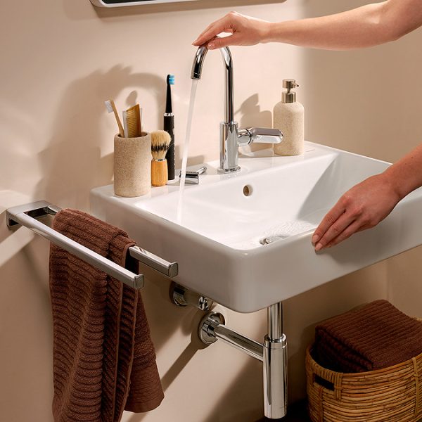 hansgrohe Vernis Blend Single Lever Basin Mixer with Swivel Spout and Pop up Waste - Image 6