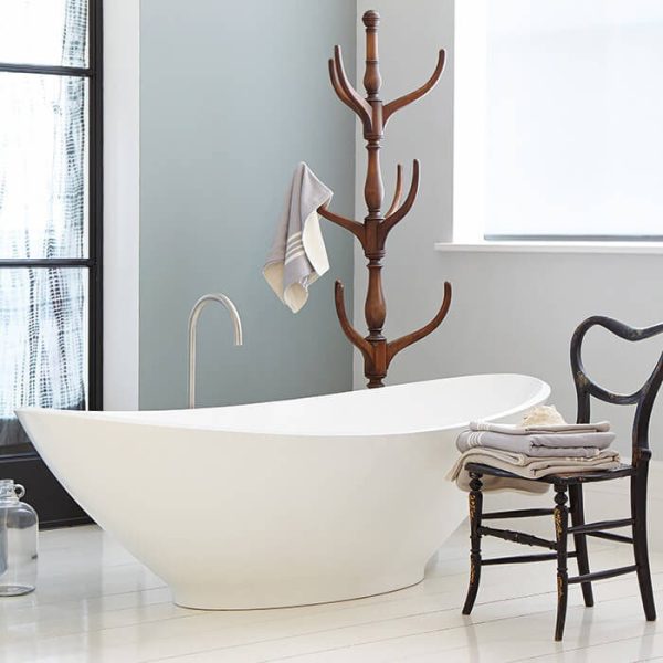 BC Designs Kurv Freestanding Modern Bath 1890 x 900mm - Image 3