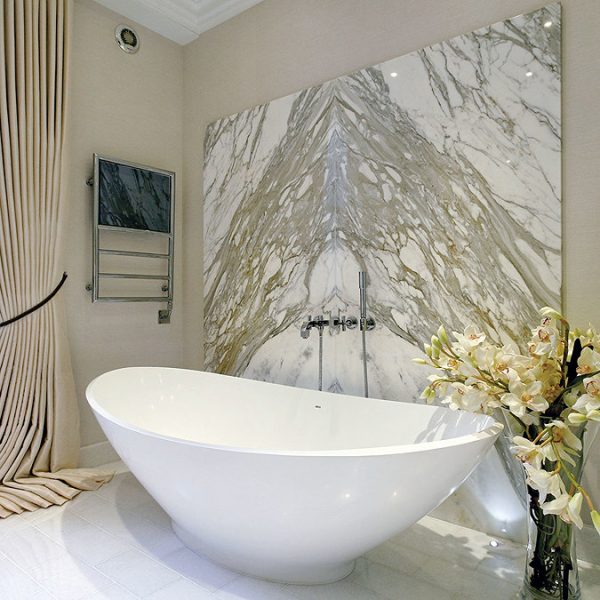 BC Designs Kurv Freestanding Modern Bath 1890 x 900mm - Image 5