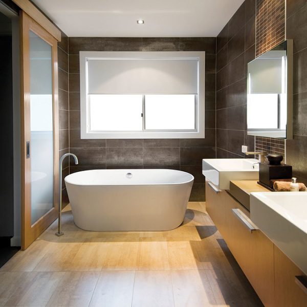 BC Designs Viado 1580mm Freestanding Modern Bath - Image 2