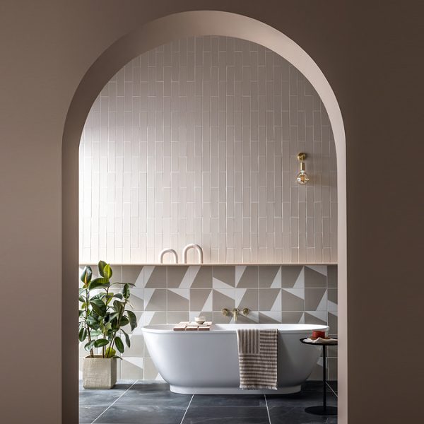 Chatsworth 1700 Freestanding Curved Bath   Double Ended with Antique Brass Waste - Image 5