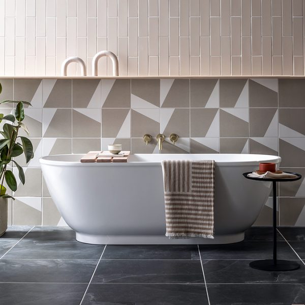 Chatsworth 1700 Freestanding Curved Bath   Double Ended with Chrome Waste - Image 2