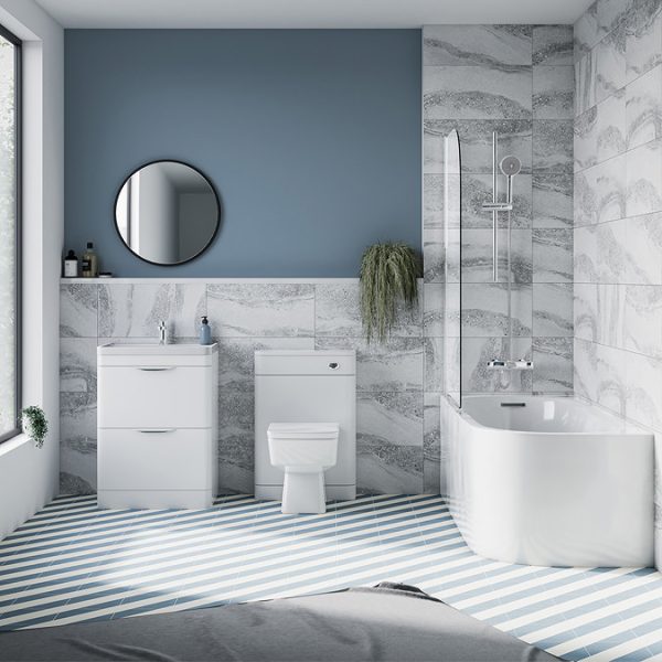 Monza 1700 x 750 Curved Free Standing Corner Bath with Screen - Image 2