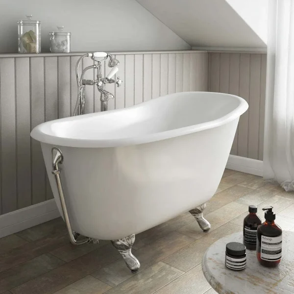 Petite 1350 x 700mm Slipper Roll Top Cast Iron Bath 0TH with Chrome Feet