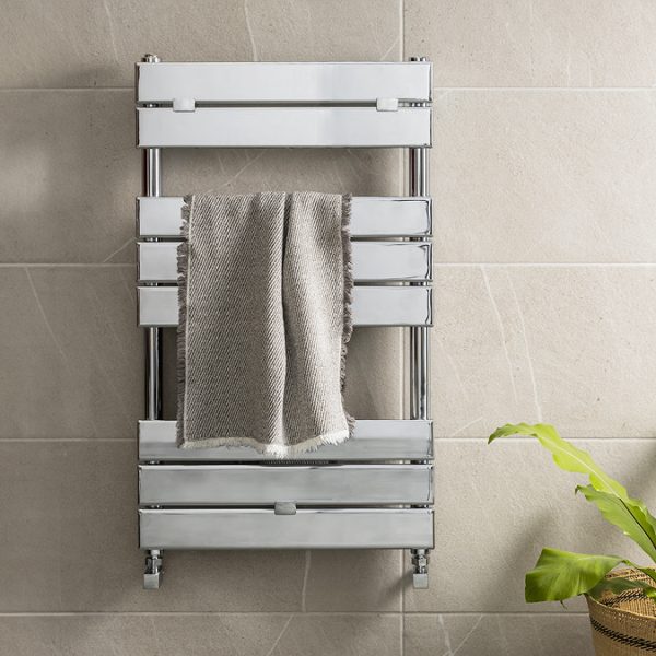 Milan Heated Towel Rail 840mm x 500mm Chrome - Image 4