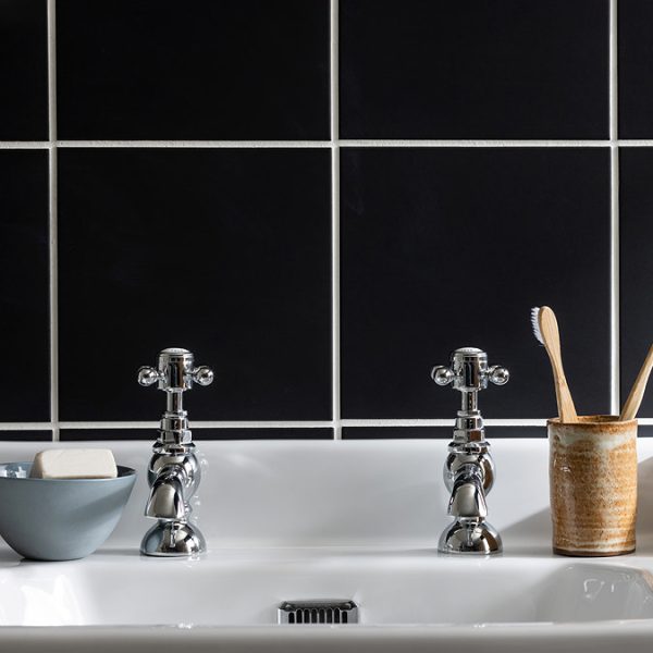Chatsworth 1928 Traditional 5 Inch Spout Crosshead Pillar Basin Taps - Image 4